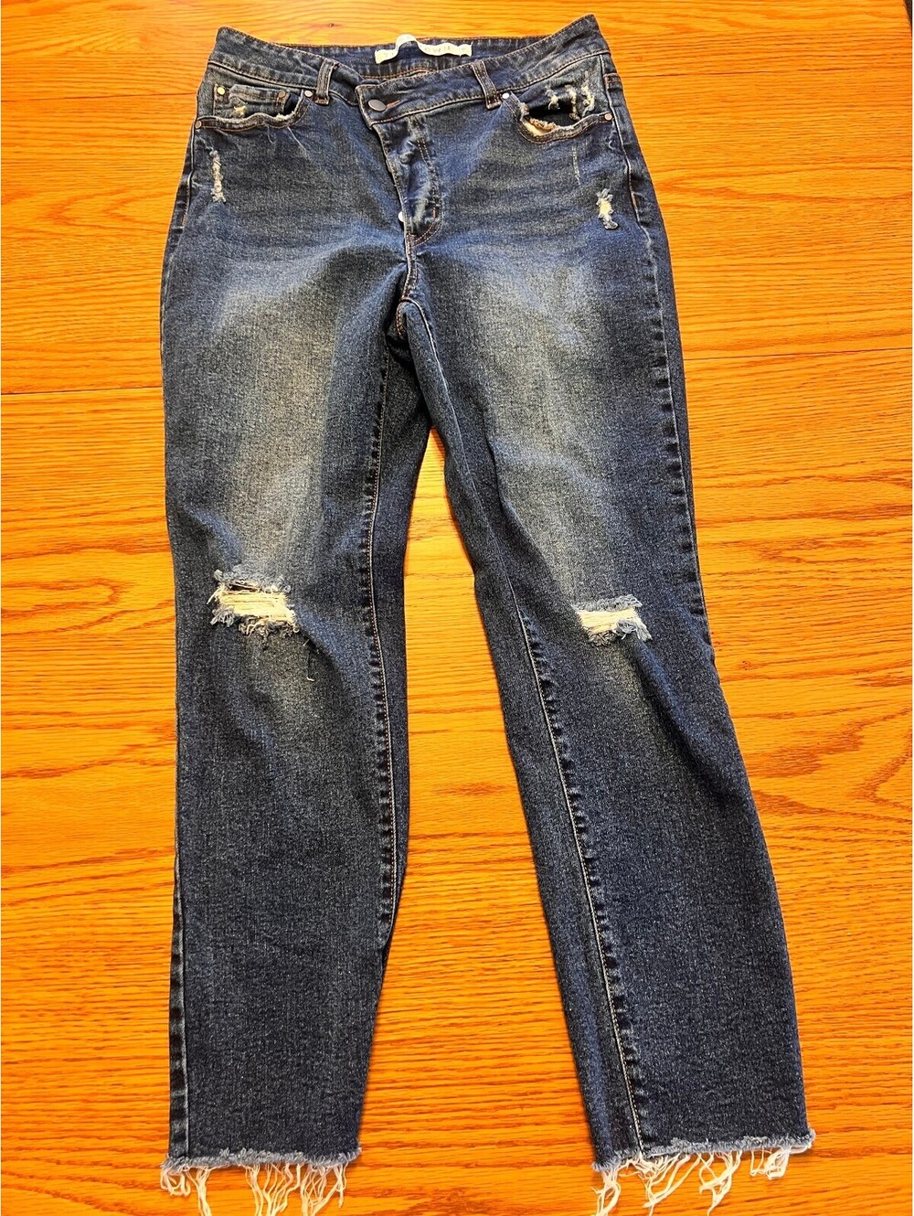 Tinseltown Women's Distressed Dark Blue Denim Jeans Size 9